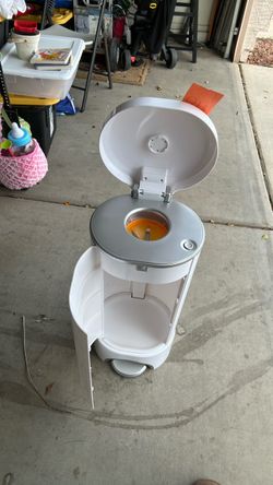 Munchkin diaper pail
