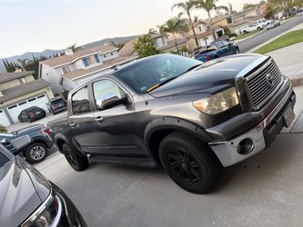 2013 Toyota tundra platinum