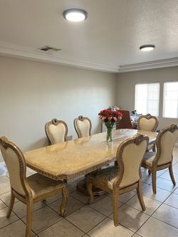 Oak Wood Dining Table - American Traditional Style - Expandable