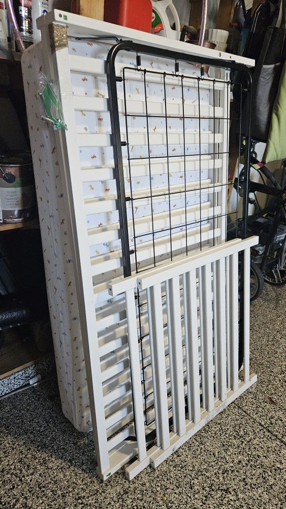 Beautiful Baby Crib with Mattress