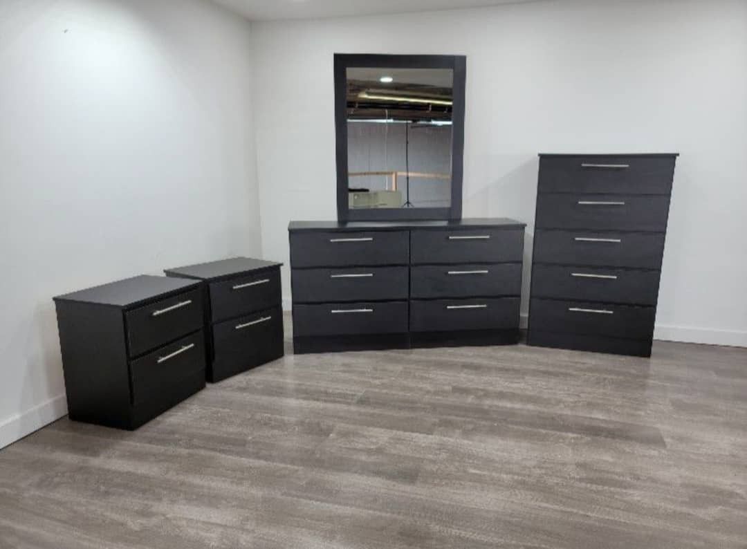 Dresser With Mirror Chest And Two Nightstand // Cómoda Con Espejo Gavetero Y Dos Mesitas De Noche 