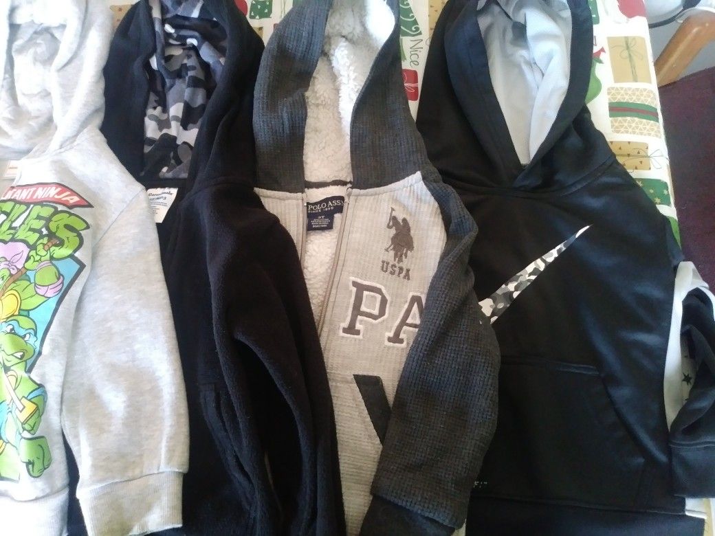 Boys swaters size 3t