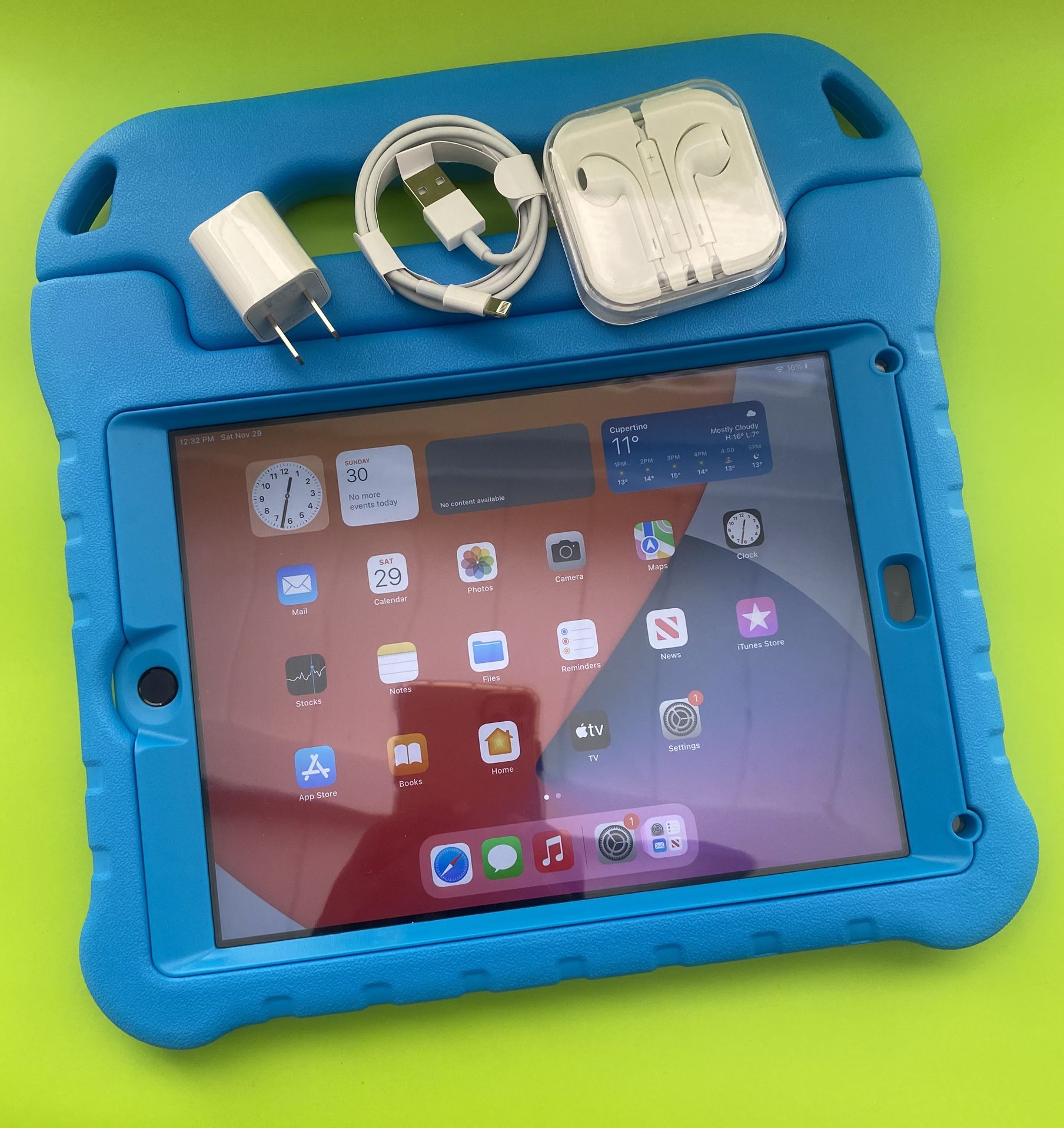 Apple iPad 5th 32 GB iCloud clean 