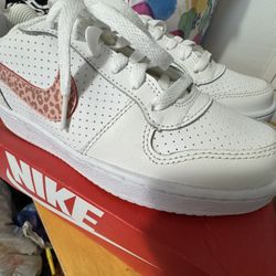 Nike Court Borough Low GS 5Y 