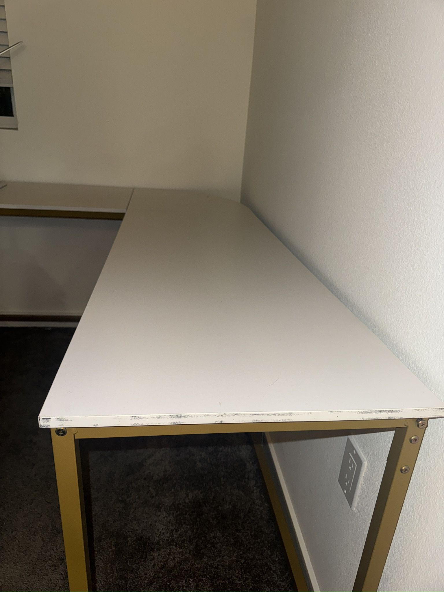 White desk 