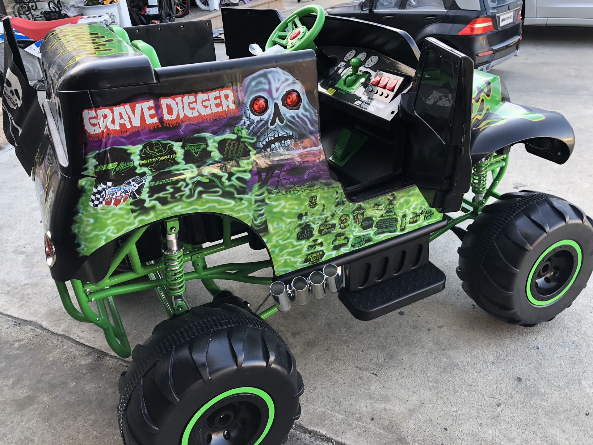 24 volt monster jam grave digger sale