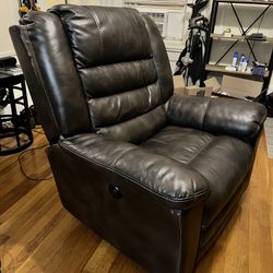 $150 - GREAT CONDITION Electric Leather Recliner