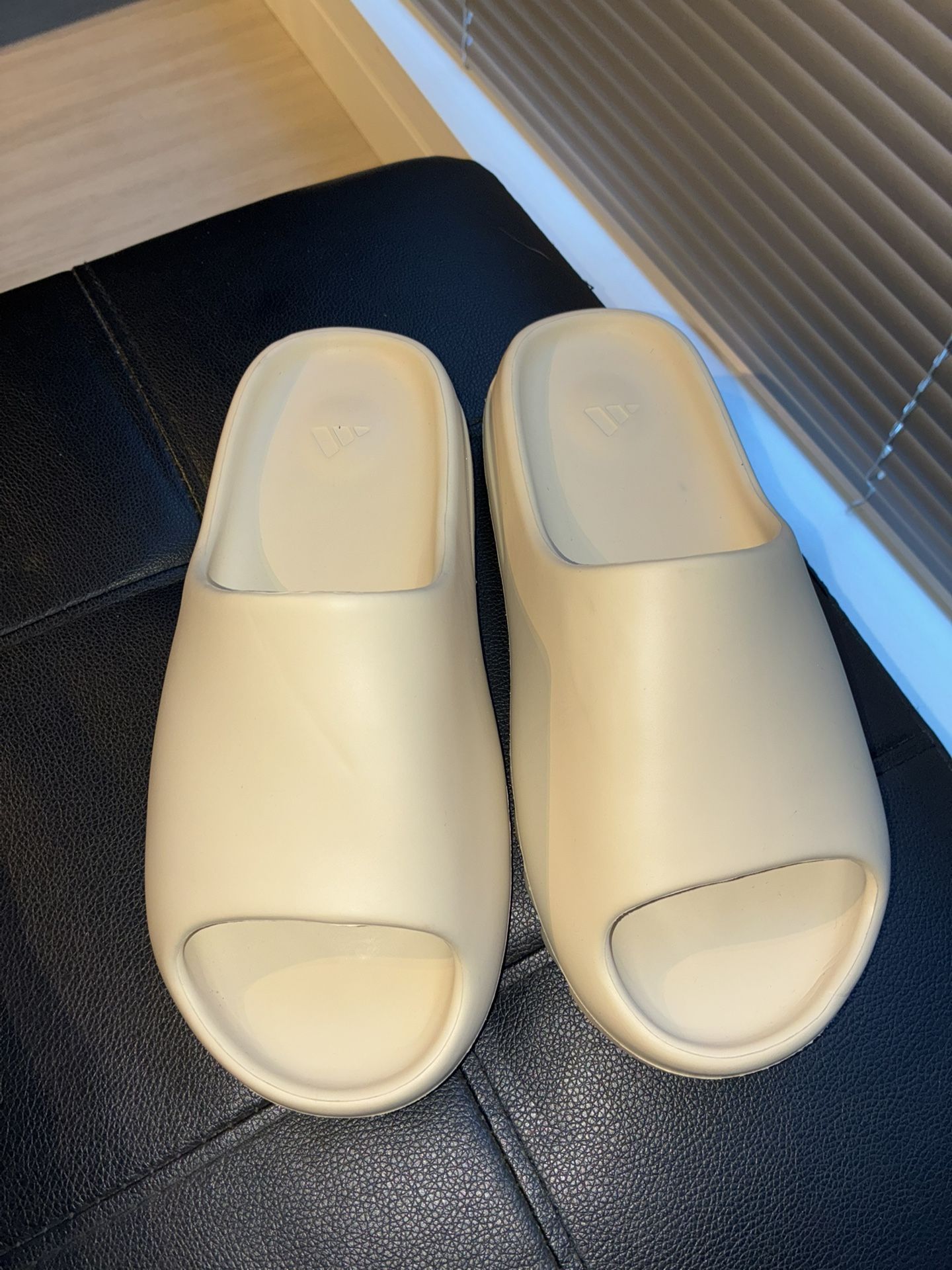 Adidas Yeezy Slides, Bone