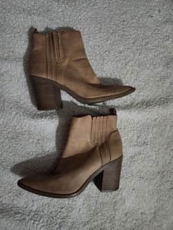 Universal Thread Tan Faux Suede Pointed Toe Ankle Boots - Women's Size 8