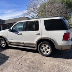 2004 Ford Explorer