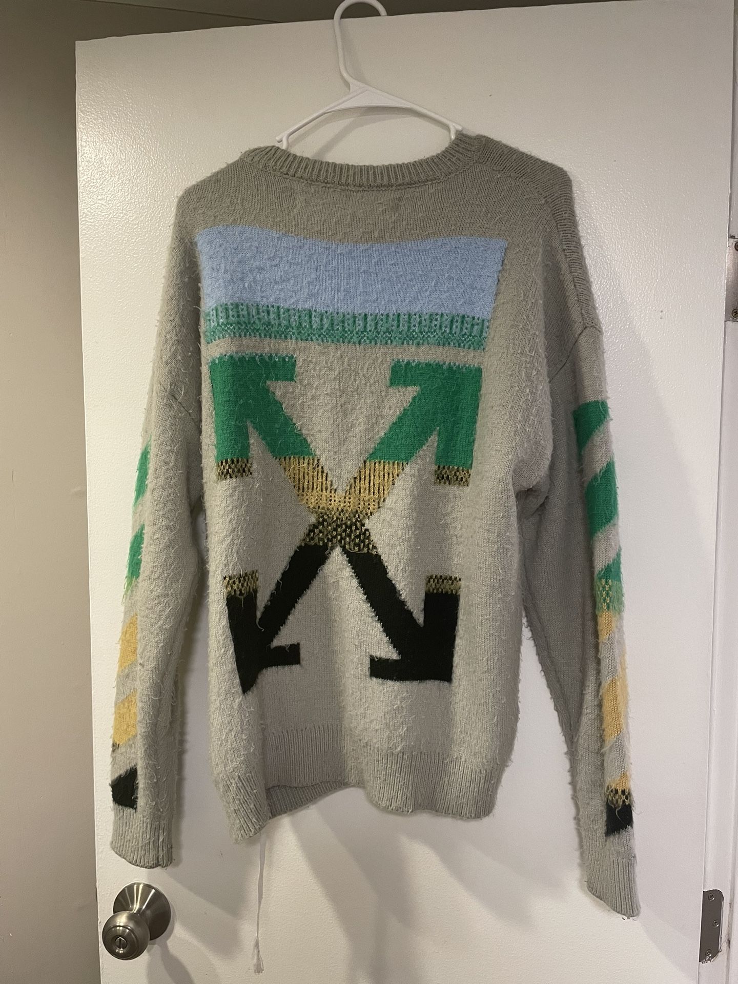 100% AUTHENTIC MOHAIR SWEATER SZ M 