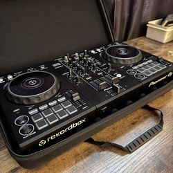 Pioneer DJ DDJ-400 Controller + Carrying Case – Like New