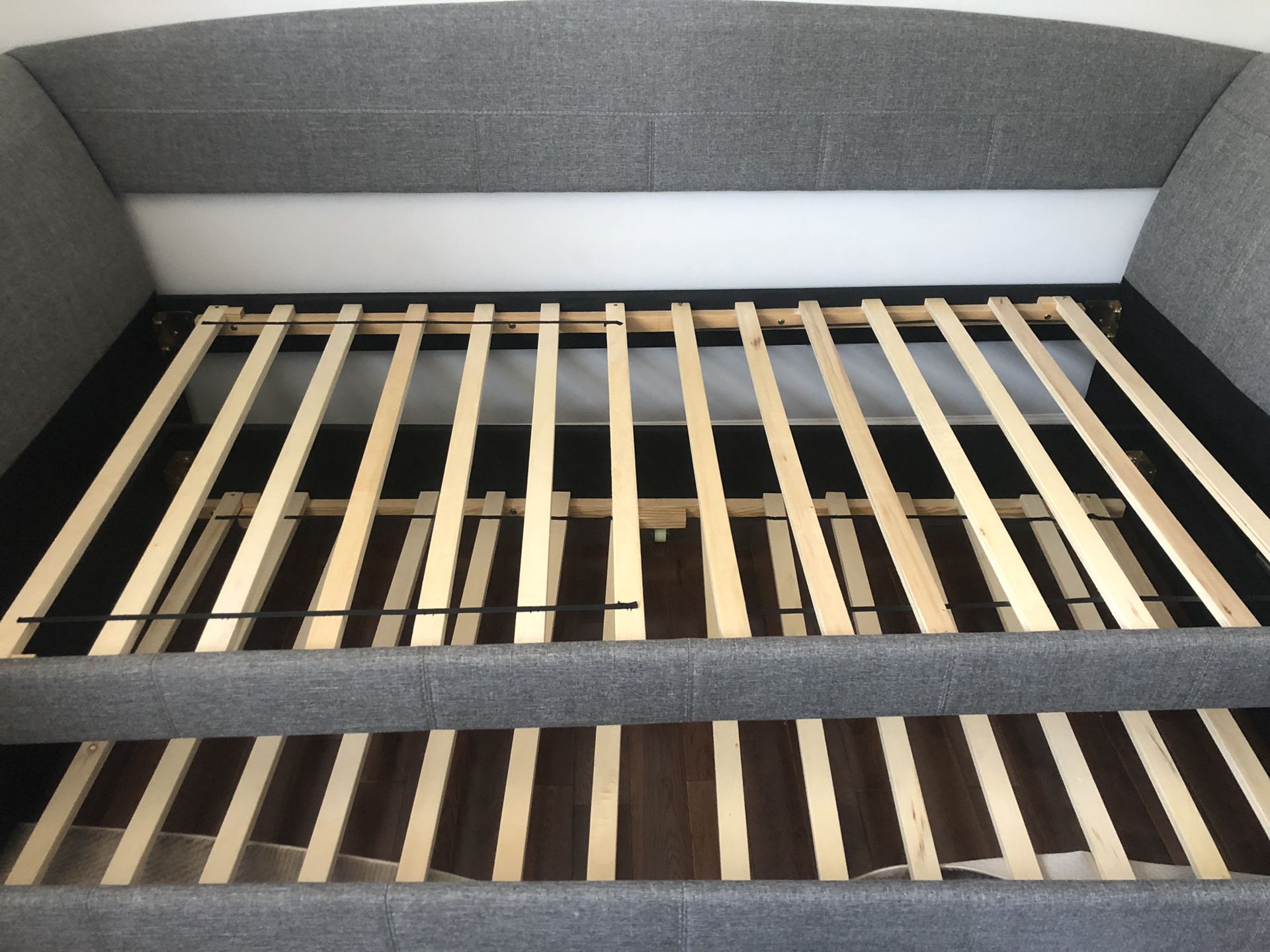 Day bed BRAND NEW NEVER USED
