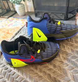 Boys size 13 Basketball shoe