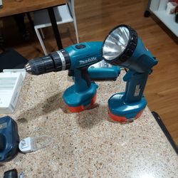 Makita 18v  Drill +flashlight
