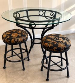 Table and Chairs $30 pick up ONLY