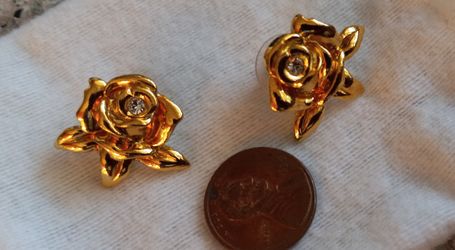 Vintage AVON Goldtone ROSE & Rhinestone  Pierced Earrings 