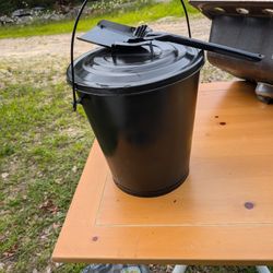 Black Fireplace Ash Bucket With Lid And Shovel/Scoop