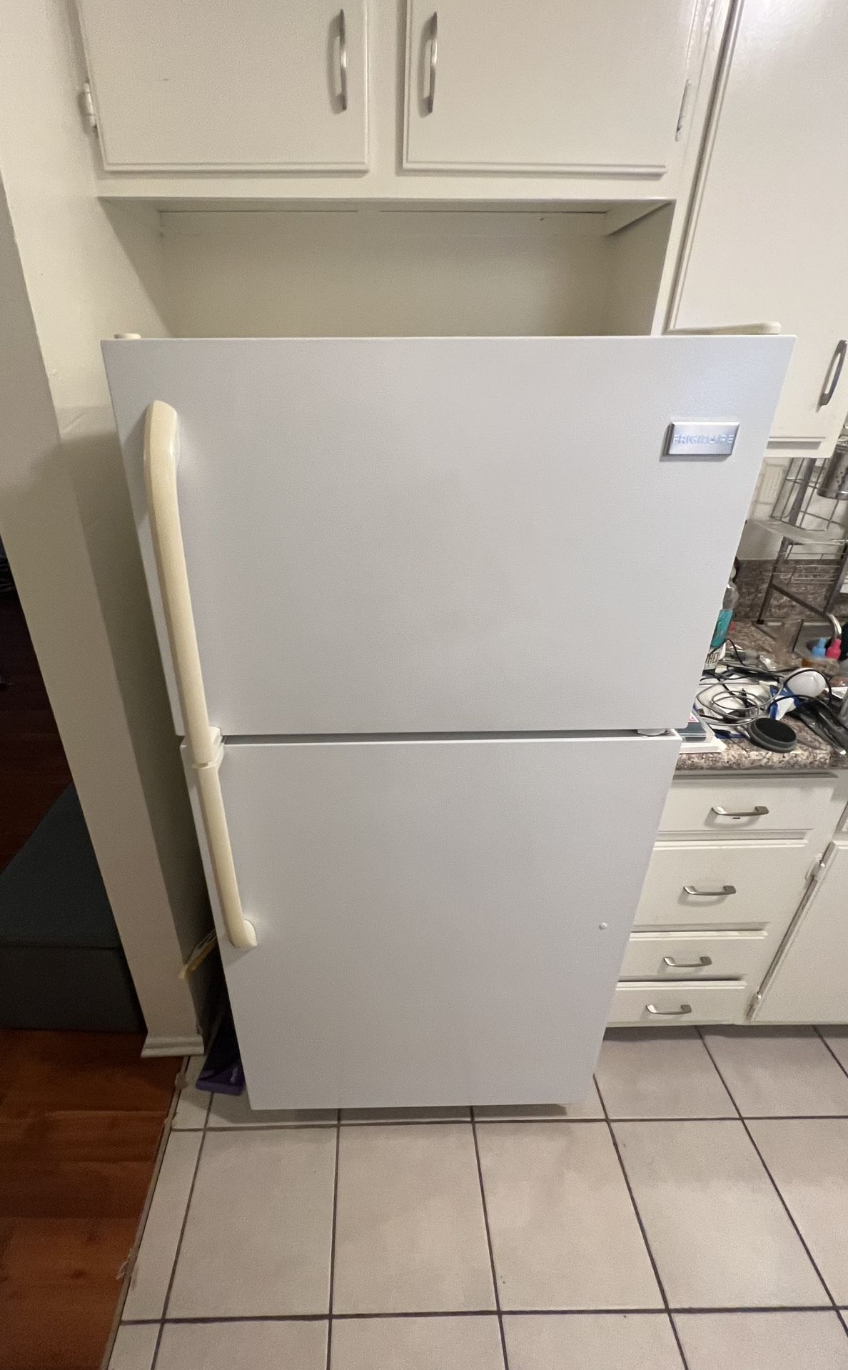 Refrigerator 