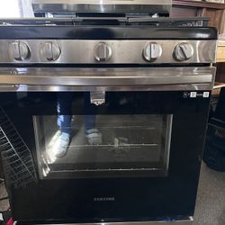 I'm selling a new gas stove