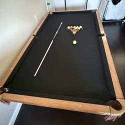 Brunswick Pool Table 9’ Cherry Oak Excellent Condition.