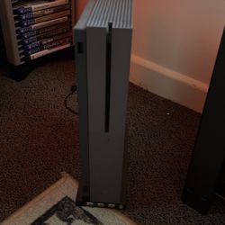 Xbox 1 S With Charging Station