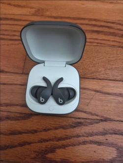 Beats Fit Pro Wireless Noise Cancelling Earbuds H1 Chip, Sage Gray only left side works , right side is no working battery doesn't hold,  no scratches