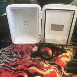 Mini Fridge 