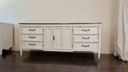 Beautiful Vintage Dresser | Sideboard | Credenza | Solid Wood