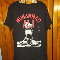 2015 MENS MEDIUM MUHAMMAD ALI SHIRT NEW WITH STICKER STILL ATTACHED 