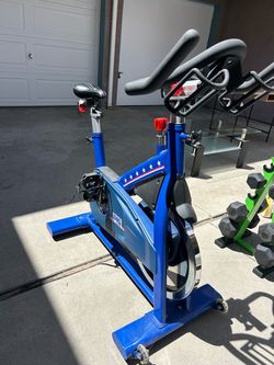 F45 Commercial Style Indoor Cycling / Spin Bike – Heavy Duty