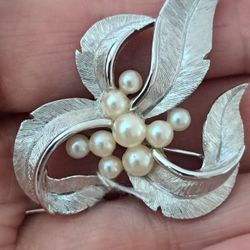 Vintage Trifari Leaf With Pearls Brooch