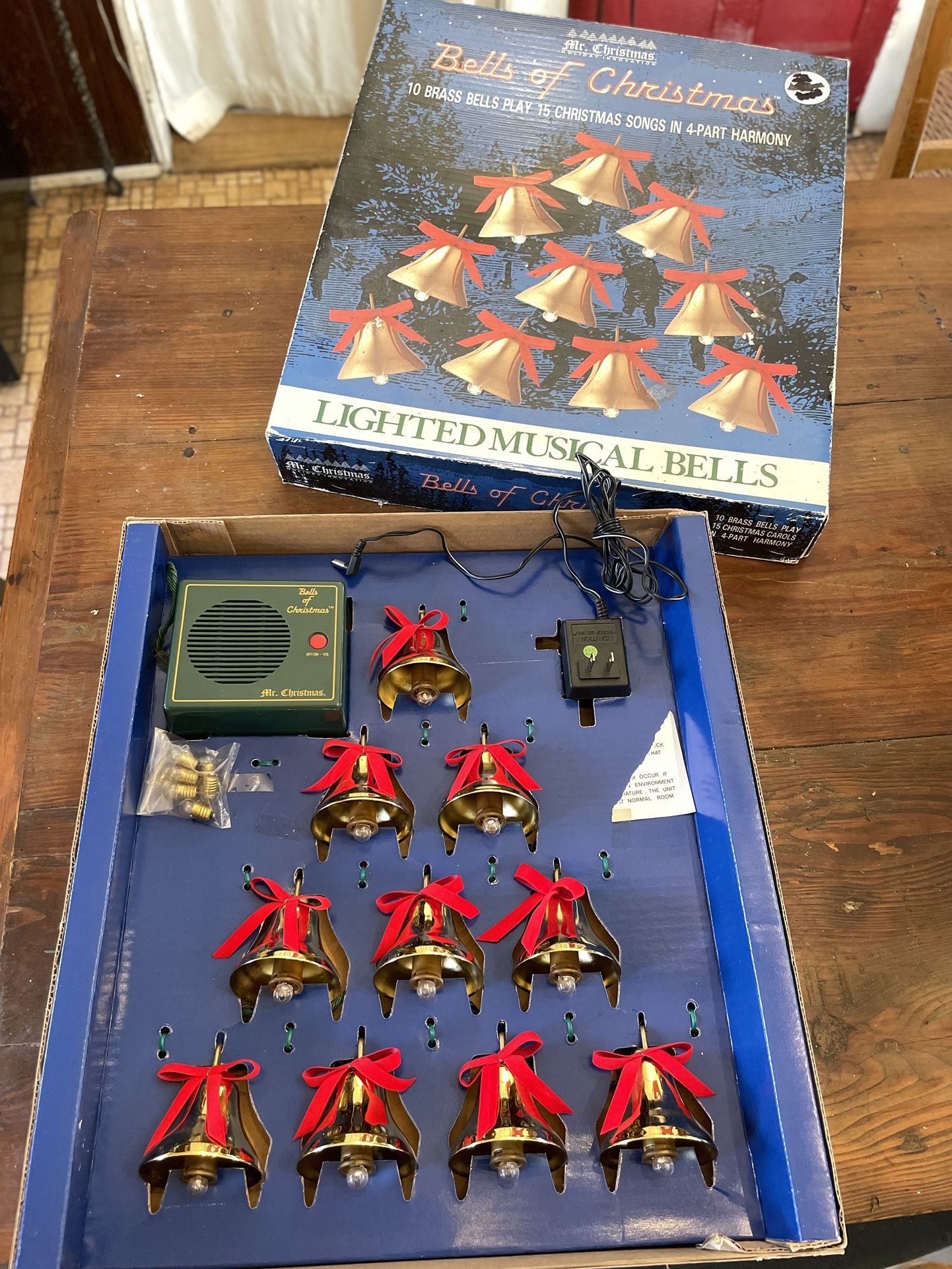 VTG 1991 NOS Mr. Christmas Bells of Christmas 10 Light Musical Brass Bell - 15 Songs