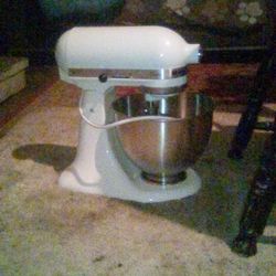 BRAND NEW KITCHEN AID MIXER