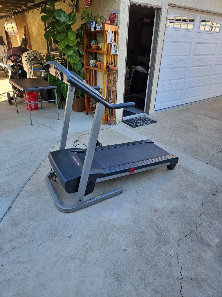 ProForm Trainer 420 Treadmill for Sale in Orange, CA OfferUp