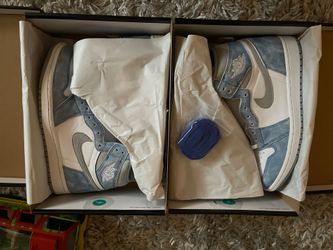 Jordan 1 Hyper Royals