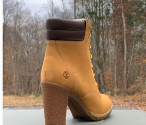 Womans size 8 timberland boots