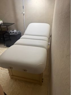 Med Spa / Esthetician Treatment Bed – $350 OBO