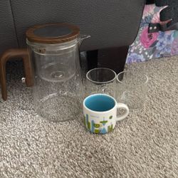Free Tea Pot With 2 Small Glass Cups And A Seattle Mini Cup 