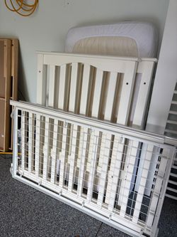 Pottery Barn Kendall crib