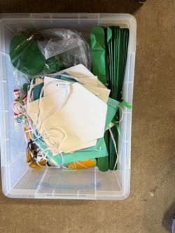 Mixed box of birthday decorations