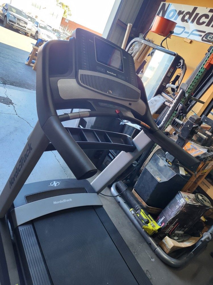 Used 2020 Nordictrack Commercial 1750 model - 15% incline, 12mph max speed - 750$