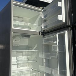 Like New Whirlpool Refrigerator – Stainless Steel – Great Condition