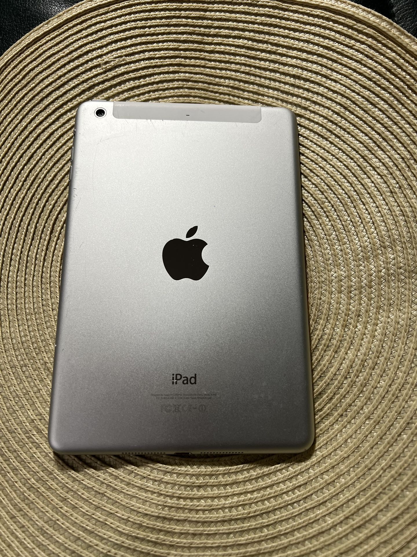 Apple iPad Mini 2nd Generation A1490 silver 32gb with Cellular