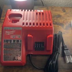 Milwaukee Charger: M12 and M18 12-Volt/18-Volt Lithium-Ion Multi-Voltage Battery Charger