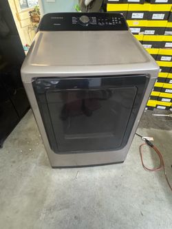 Nice Samsung gas Dryer, free delivery 🚚 and installation, 3 months of warranty.