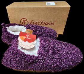 EverFoam Womens Slippers 5-6.  NEW