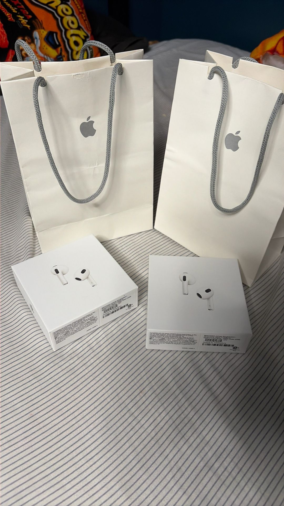 2 Apple AirPod Gen 3