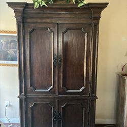 Gorgeous Drexel Heritage Armoire