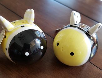 Salt And Pepper Shaker Set. Bee Happy By Shelly Cominsky